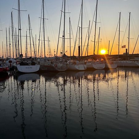Отель Voilier A Quai Ла-Рошель Экстерьер фото